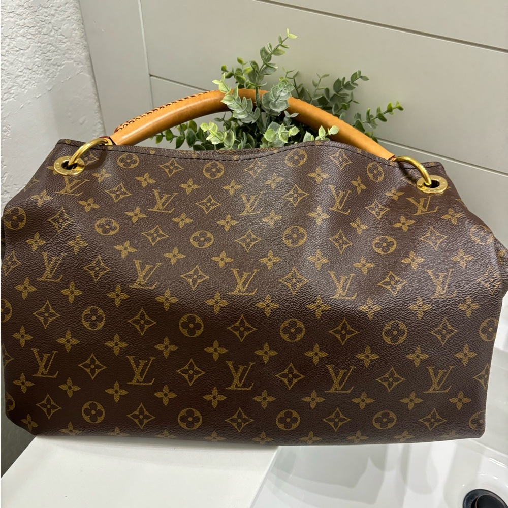 LV Monogram Artsy
